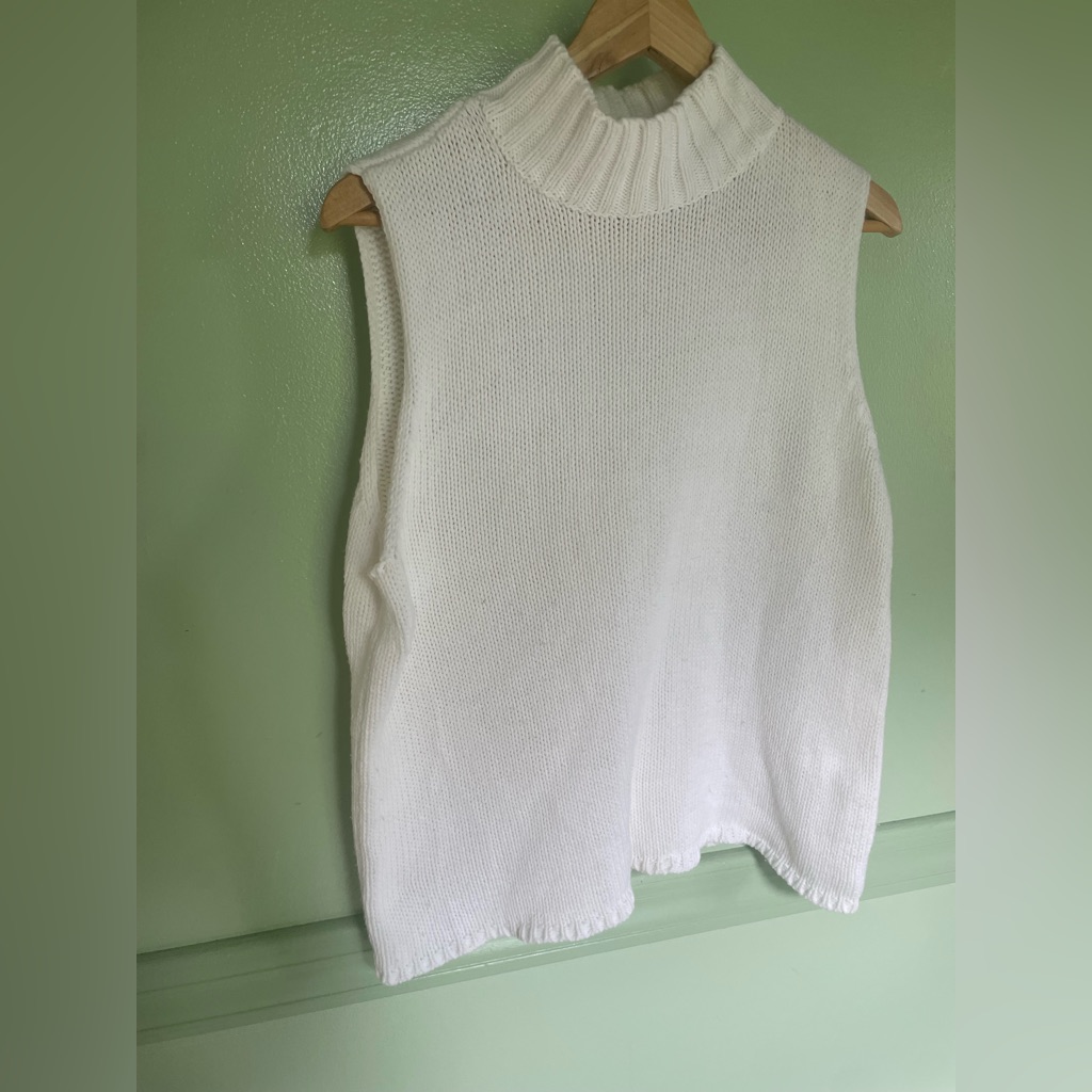 Marsh Landing White Sleeveless Mock Neck Knit Sweater Coastal Vineyards